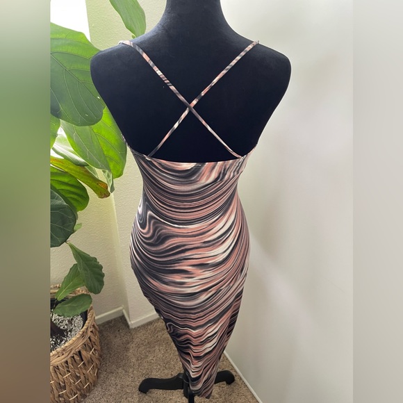 Dress - Picture 6 of 9